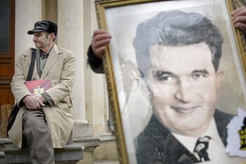 La 35 de ani de la Revoluție, jumătate dintre români cred că se trăia mai bine în comunism – sondaj
