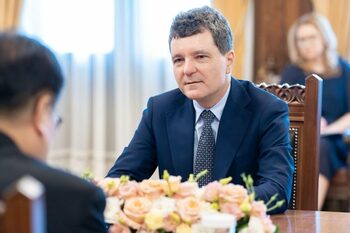 Nicușor Dan, prima apariție în România după vacanța în Republica Moldova. Președintele s-a întâlnit cu salvamontiștii