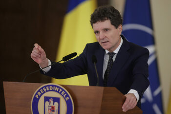 Nicușor Dan, salvat în ultimul moment! Momentul stânjenitor a fost observat de toată lumea