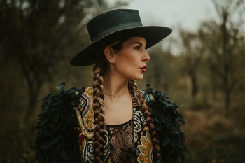 Oana Vlădilă lansează „Origini”, colecția de design interior prin care sărbătorește România în întreaga lume