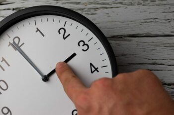 Ora de iarnă 2025: Ziua de duminică va fi cea mai lungă a anului