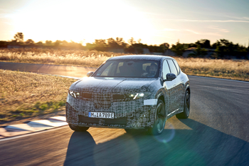 Europa începe ofensiva în războiul maşinilor electrice: BMW mizează pe platforma Neue Klasse pentru a concura cu (…)