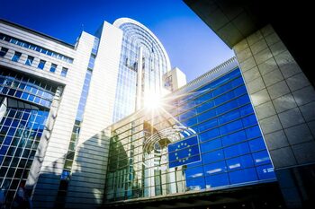 Parlamentul European votează pentru flexibilitatea reumplerii stocurilor de gaze pentru a reduce preţurile