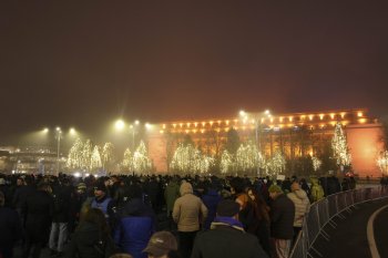 Peste o mie de persoane au protestat în Piața Victoriei din Capitală /VIDEO