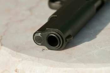 Trei adolescenţi în stare critică după un atac armat la o liceu din suburbiile Denverului