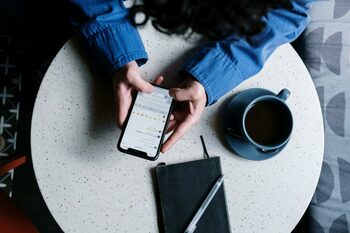 Noua înșelăciune de pe WhatsApp. Cum sunt păcăliți românii pentru bani