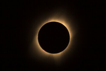Eclipsa lunară totală şi „Luna Sângerie” de duminică, vizibile mai ales în Asia, dar parţial în Europa şi Africa