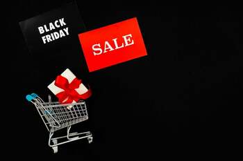 Millenialii revin în magazine de Black Friday pentru a evita falsurile și pentru oferte reale