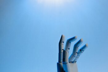 Un câine-robot fabricat în China a alergat cu viteza de 10,3 m/s