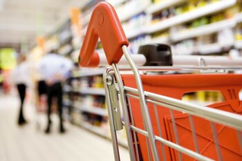 Majorarea TVA ne-a lovit unde ne doare. ALIMENTELE râvnite de români ale căror prețuri au crescut / ANAF verifică (…)