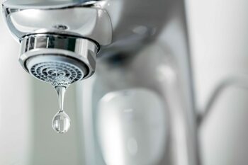 Bucureștiul, în plin șantier termic: Două spitale și sute de blocuri rămân fără apă CALDĂ