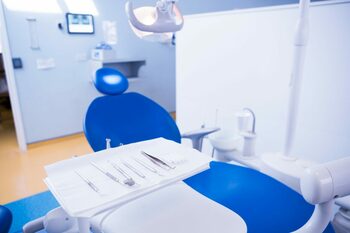 Primele informații despre cauza decesului fetiței din cabinetul stomatologic: „Deces în context anestezic”. Ce (…)