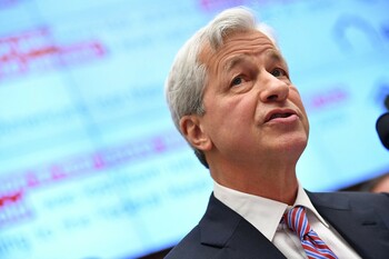 JPMorgan devine braţul financiar al doctrinei „America First”: banca lui Jamie Dimon investeşte 10 miliarde de (…)