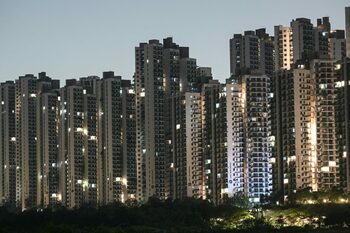 Orașul-FANTOMĂ de 100 de miliarde de dolari în care locuiesc doar câțiva oameni. A fost conceput pentru 700.000 de (…)