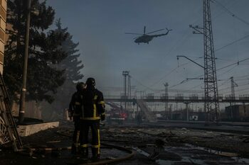 Rusia își intensifică ATACURILE pe teritoriul ucrainean/ Moscova revendică ocuparea a trei orașe din regiunea Donețk