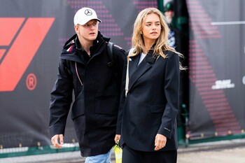 Cuplul momentului în lumea bună a sportivilor. Fosta „noră” a lui Michael Schumacher s-ar iubi în secret cu Jannik (…)