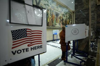 Trump anunță că va emite un ordin executiv care va solicita fiecărui alegător să se identifice înainte de a vota