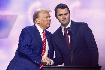 Trump preia rolul de comunicator-șef după moartea lui Charlie Kirk. Președintelui american îi place să fie unicul (…)