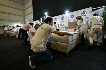 Olimpiada Cameristelor: un concurs de curățenie în care și-au testat îndemânarea și viteza. Imaginile s-au viralizat!