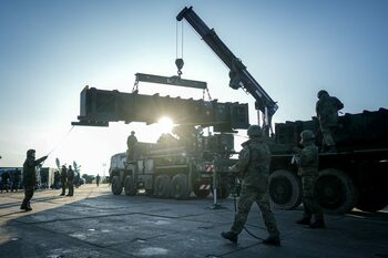 NATO va coordona transporturi periodice de cantități mari de armament, majoritatea cumpărat din SUA, către Ucraina
