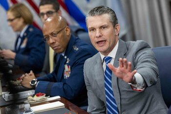 BREAKING Avionul secretarului american al Apărării Pete Hegseth a aterizat de urgență la Londra din cauza unei (…)