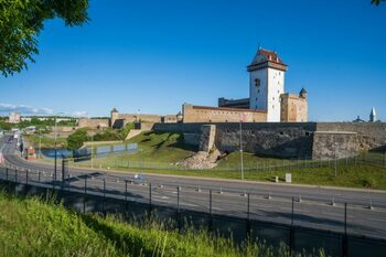 Estonia ridică porți metalice la granița cu RUSIA, între Narva și Ivangorod. Motivul invocat de autoritățile estone