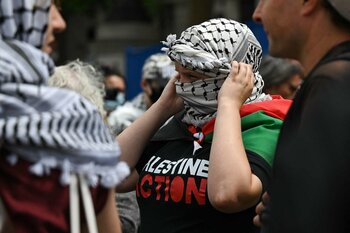 Trei persoane arestate pentru ”acte de terorism” în Regatul Unit, după o acţiune propalestiniană a Palestine Action (…)
