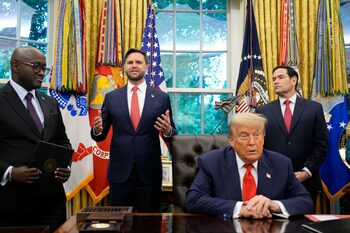 Donald Trump a semnat un nou ordin EXECUTIV care prevede ridicarea unor sancțiuni impuse Siriei