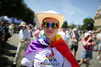 Poliţia ungară a anunţat că nu-i va ancheta pe participanţii la marşul Pride din Budapesta / Peste 200.000 de (…)