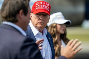Donald Trump: Taxe vamale de 30% pentru bunurile din Uniunea Europeană. UE: Relax. Este o tactică de negociere