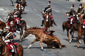 Incidente mai puțin obișnuite în timpul paradei militare de Ziua FRANȚEI pe Champs-Élysées