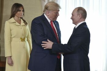 Ce i-a scris Melania Trump lui Vladimir Putin. Președintele rus a citit scrisoarea de față cu toată lumea