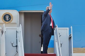 Trump confirmă că va discuta cu Putin despre schimburi TERITORIALE /„Dar voi lăsa Ucraina să ia această decizie”