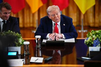Trump, Zelenski și liderii europeni, cu harta Ucrainei pe masă! Ce teritorii ucrainene ar putea ajunge definitiv sub (…)