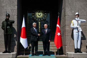 Ministrul japonez al apărării a discutat în Turcia despre cooperarea în domeniul industriei de apărare şi posibila (…)