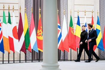 Financial Times: La Paris, liderii europeni sunt împărțiți în trei tabere, în privința unei forțe multinaționale în (…)