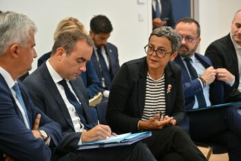 Prim-ministrul FRANȚEI încearcă să ajungă la un compromis cu forțele politice privind bugetul/ Lecornu așteaptă (…)