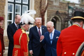 Donald Trump, vizită istorică în Marea Britanie. Ceremoniile şi măsurile de securitate sunt la cel mai înalt nivel. (…)