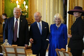 Gafă sau sfidare? Gestul lui Donald Trump în fața Regelui Charles i-a uimit pe cei prezenți