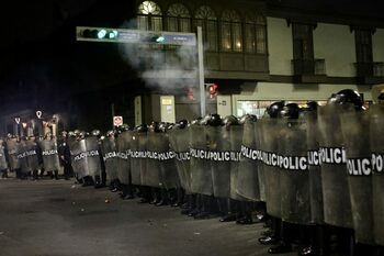 După Nepal, protestele Gen Z au ajuns în PERU. Cel puțin 14 protestatari și 12 polițiști, răniți în ciocnirile (…)