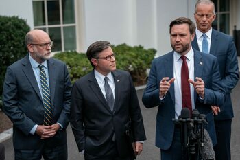 SUA s-ar putea confrunta cu un BLOCAJ INSTITUȚIONAL/ Administrația Trump negociază cu democrații pentru a depăși (…)