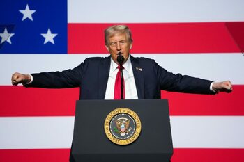 Trump: Departamentul Apărării ar trebui să folosească „orașele periculoase ca terenuri de ANTRENAMENT” pentru Armată (…)