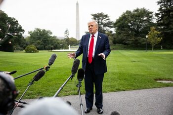 Aliații lui Trump depun eforturi pentru evitarea BLOCAJULUI instituțional /Sute de mii de angajați riscă să intre în (…)