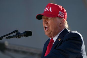 Trump vrea să aplice tarife vamale asupra importurilor de CAMIOANE /Acțiunea ar putea genera noi tensiuni cu UE