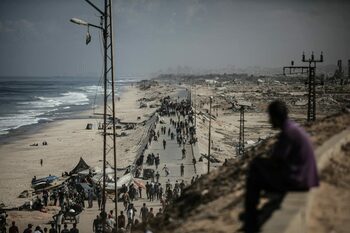 Marea ÎNTOARCERE a palestinienilor în Gaza, în imagini. 200.000 de oameni au revenit la casele lor, doar pentru a le (…)