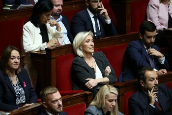 Marine Le Pen critică proiectul bugetar provizoriu al FRANȚEI. „Vom cenzura toate GUVERNELE prezentate de Emmanuel (…)