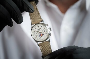 Un ceas rar Patek Philippe se vinde cu 17,6 milioane de dolari