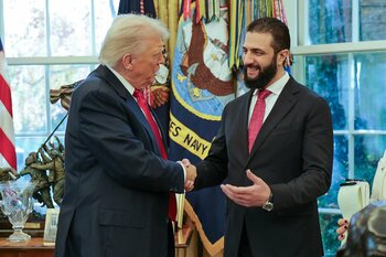 Donald Trump l-a primit la Casa Albă pe Ahmed al-Sharaa, președintele sirian aflat pe lista teroriștilor până acum (…)