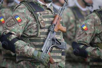 Serviciu militar voluntar cu plată, în România. Tinerii vor primi 6.000 de euro pentru patru luni