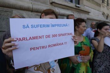 O nouă zi de proteste ale bugetarilor în țară: Nu ne mai huliți! Vrem reformă corectă! Amenințări cu blocarea unui (…)